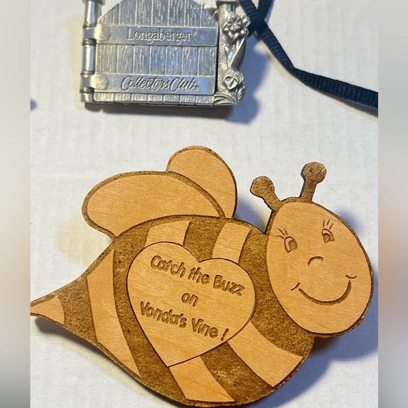 Longaberger Tie On and pin bundle. Bee and fenced garden pins & collectors club - Picture 2 of 8